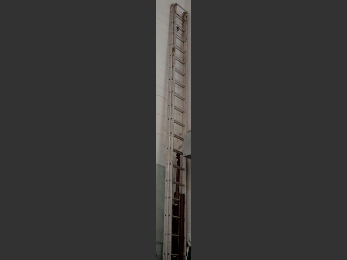 135kg VERY LONG ALUMINIUM EXTENSION LADDER