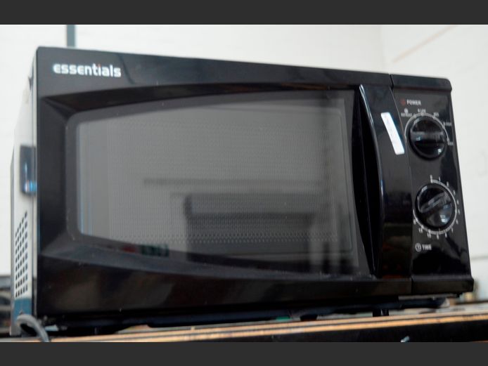 ESSENTIALS MANUAL MICROWAVE [Switches on, untested further]