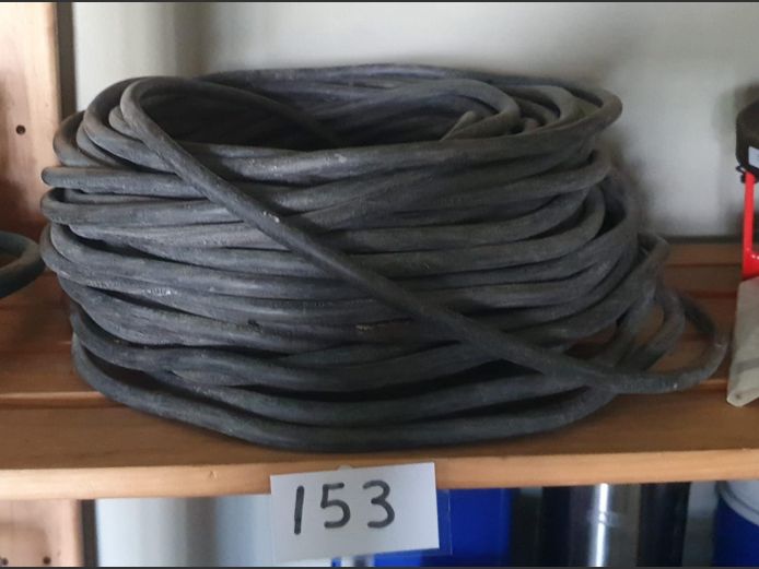 LOT: 2 x EXTENSION LEADS