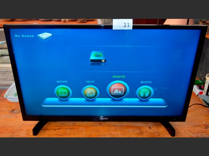 HISENSE LED 32" TV [Switches on, untested further] ### LICENCE PLEASE ###