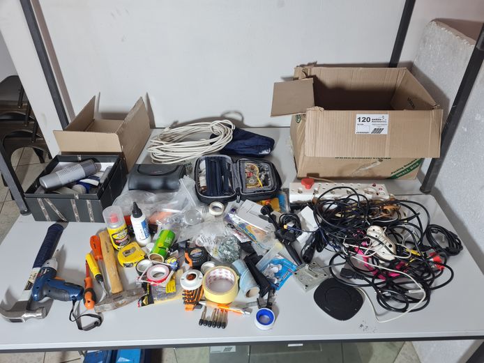 LOT TOOLS, CABLES AND VARIOUS ITEMS