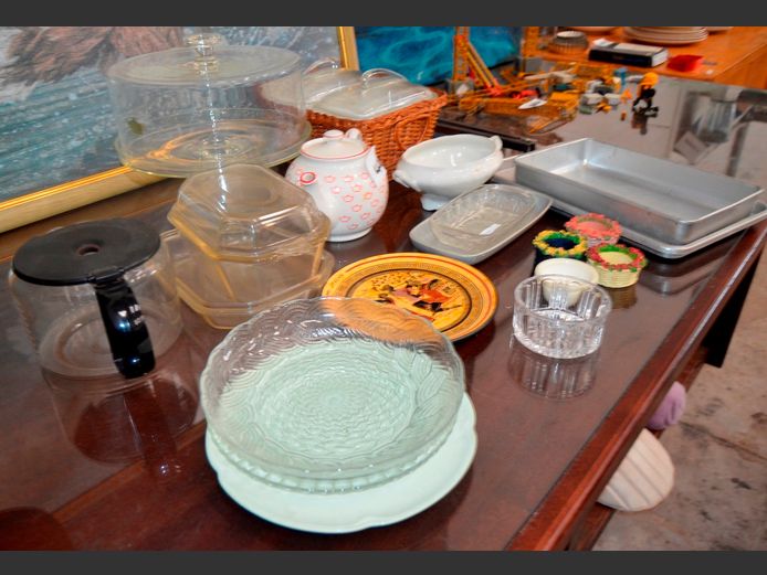 TAZZA STAND WITH LID, TEAPOT, CASSEROLE DISH WITH LID, etc