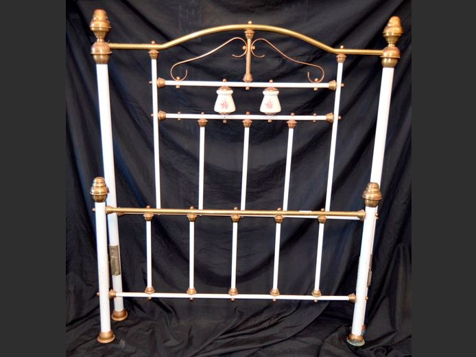 WHITE ¾ HEAD- & FOOTBOARD WITH BRASS & PORCELAIN DETAIL