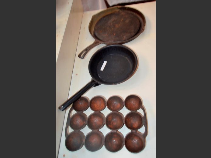 VINTAGE CAST IRON SKILLET, NON-STICK FRYING PAN, etc