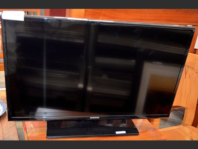 SAMSUNG 32" L.E.D. TV [Faulty] ### LICENCE PLEASE ###