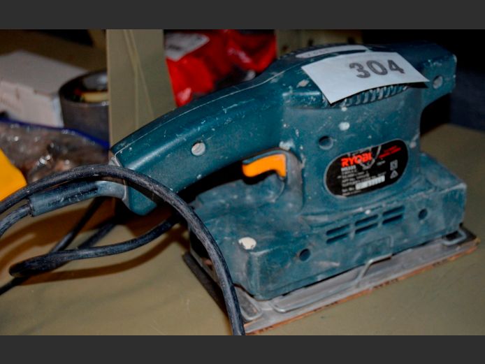 RYOBI ORBITAL SANDER [Switches on]