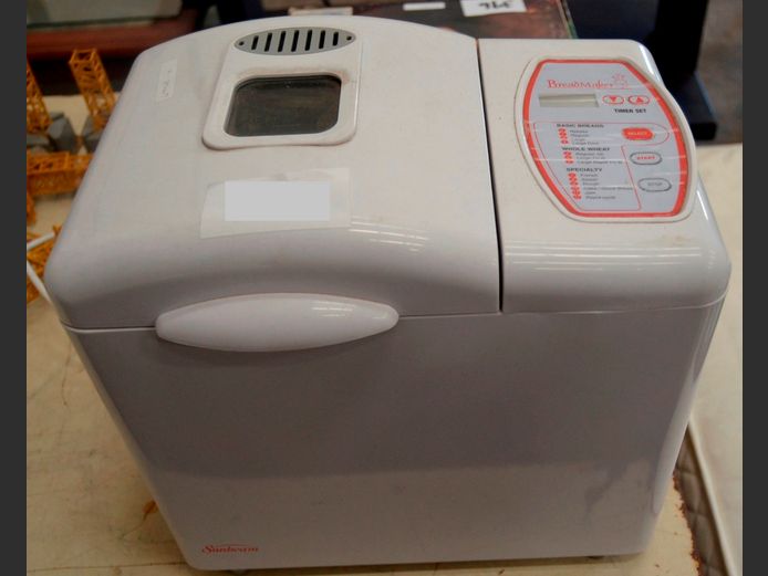 SUNBEAM BREAD MAKER [Switches on, untested further]
