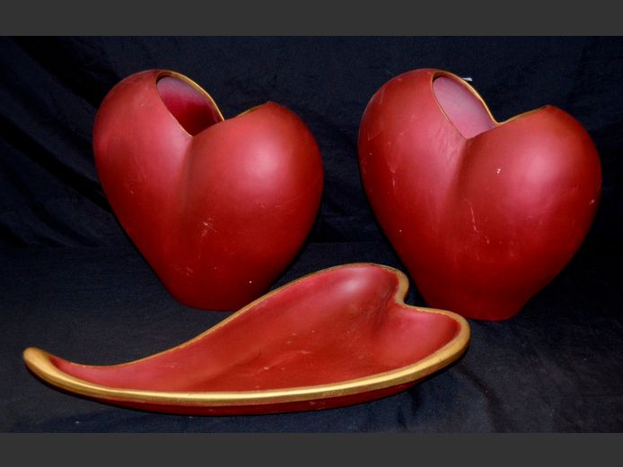 PAIR BURGUNDY & GILT HEART SHAPED CERAMIC VASES & A MATCHING PLATTER