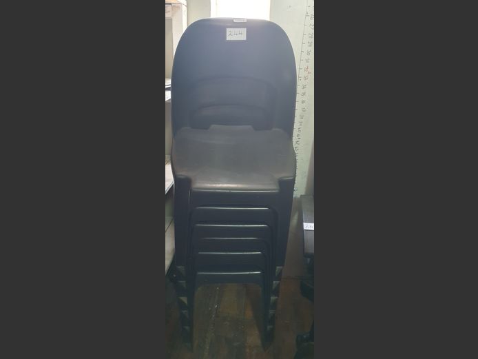 SET OF 6 BLACK PLASTIC PATIO CHAIRS