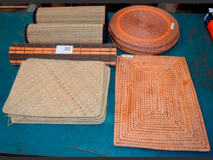 JOB LOT: WOVEN TABLE RUNNERS & PLACEMATS