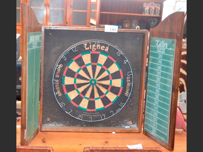 LIGNEA DARTBOARD IN CABINET, 58 x 9 x 69cm