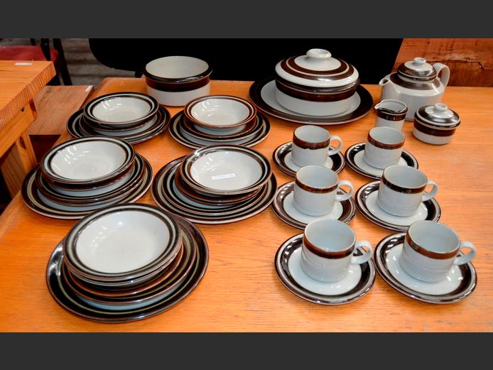 ARABIA 44-PIECE PART DINNER SERVICE
