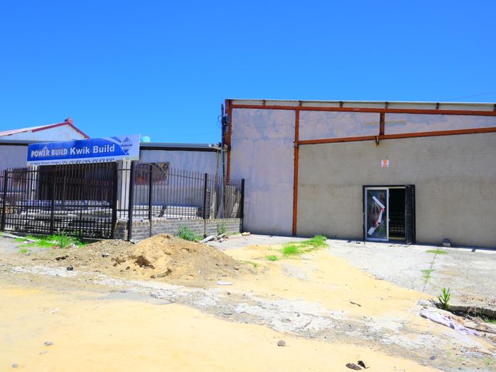 INDUSTRIAL WAREHOUSE & 4 BED HOUSE/ OFFICE • PREPAID POWER • LARGE STAND • URGENT DISPOSAL