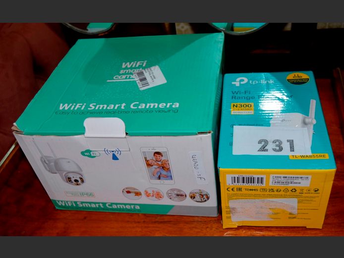 WI-FI SMART CAMERA & A TP LINK RANGE EXTENDER [Untested]