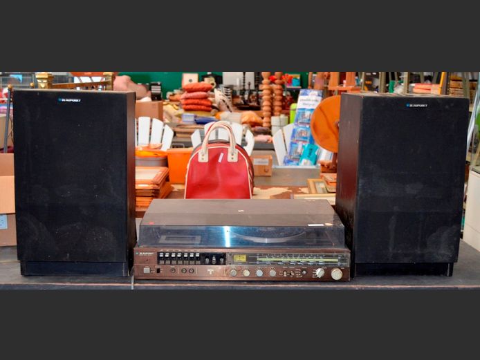 VINTAGE BLAUPUNKT STEREO TURNTABLE WITH PAIR SPEAKERS [Dead]