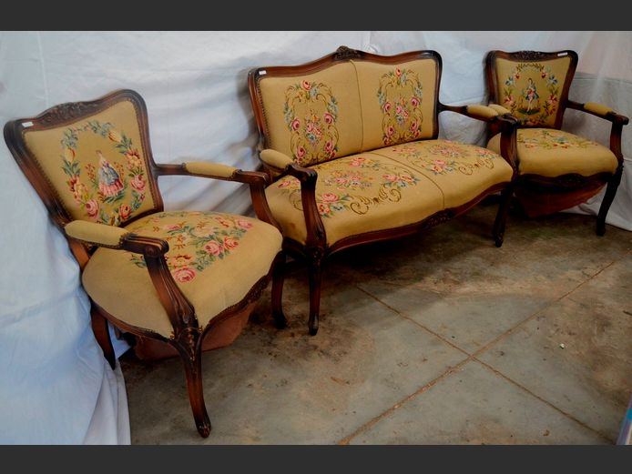VICTORIAN  3-PIECE, 4-SEATER LOUNGE SUITE WITH TAPESTRY UPHOLSTERY