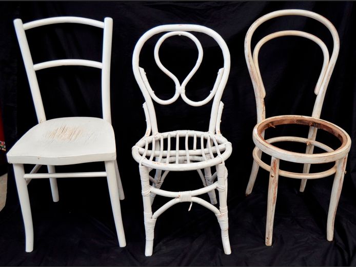 LOT: 3 x WHITE PAINTED KITCHEN CHAIRS [Seats needed] [6,7]