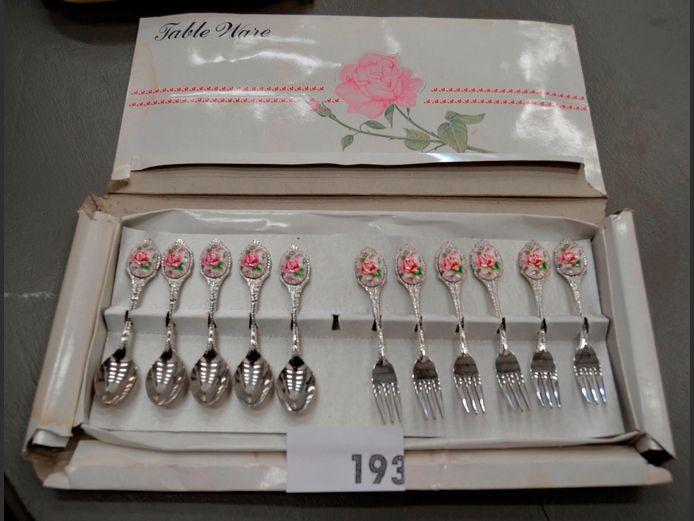 SILVER PLATE CAKE FORKS & TEASPOONS