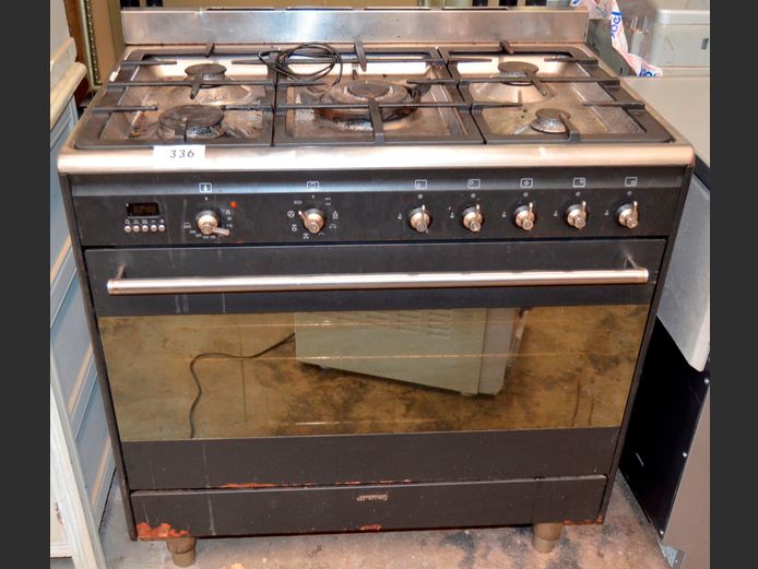 SMEG 5-BURNER GAS & ELECTRIC STOVE, 90 x 60 x 98cm [Untested, Rusty, fire damage to top] [#: 416876871]