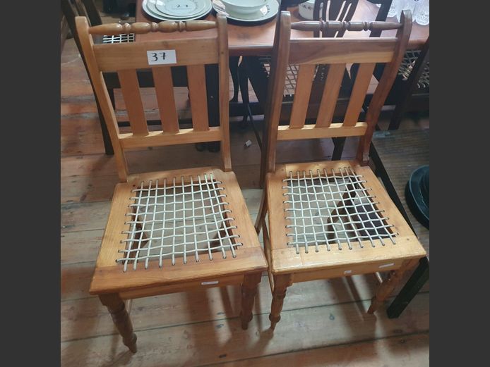 PAIR BLACKWOOD RIEMPIE SEAT CARVERS