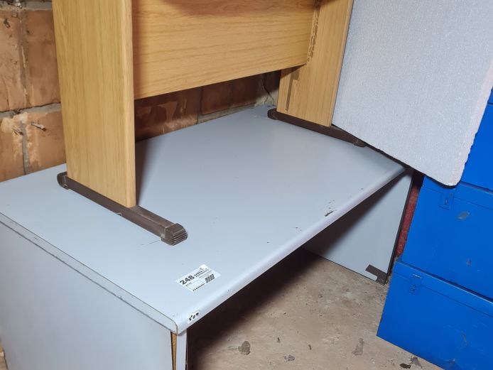 2 X DESKS