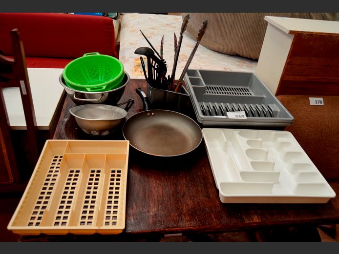 FRYING PAN, KITCHEN UTENSILS, COLANDERS, etc