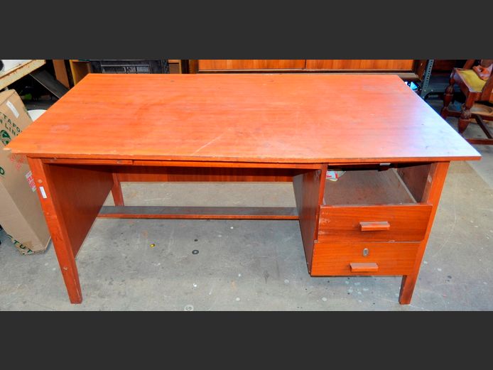 SAPELE MAHOGANY 3-DRAWER DESK, 150 x 83 x 74cm [In need of attention]