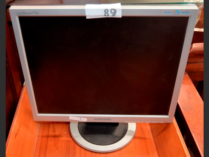 SAMSUNG COMPUTER MONITOR [Switches on, untested further]