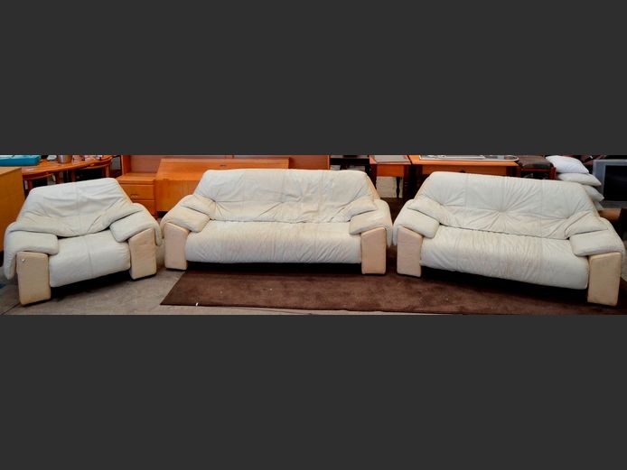 CREAM LEATHER 3-PIECE, 5-SEATER LOUNGE SUITE [Needs a good clean & polish]