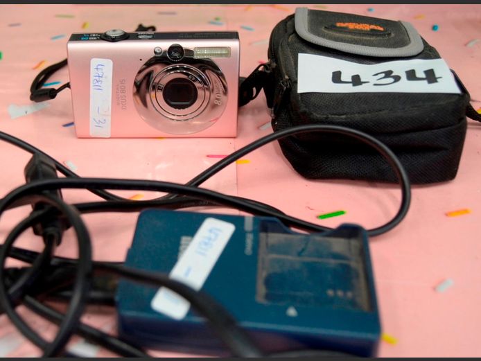 CANON CAMERA WITH CHARGER & BAG [Untested]