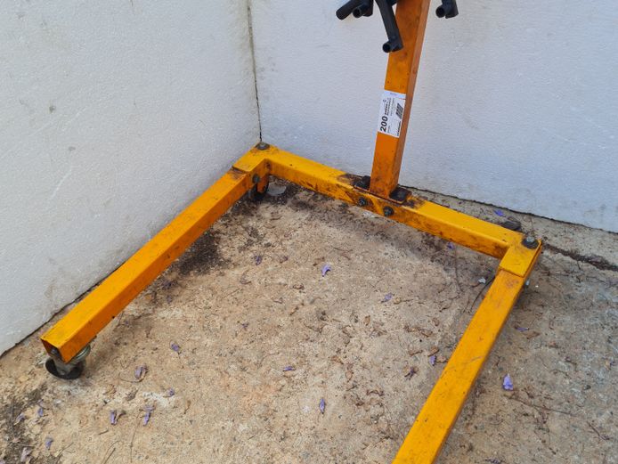 ENGINE STAND