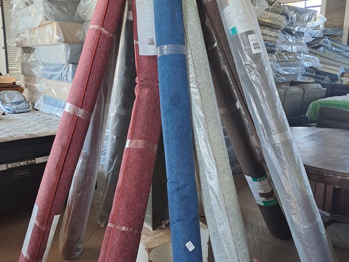 LOT OF 11 MULTIFLOR PARADE RUGS 2.4X3.55M