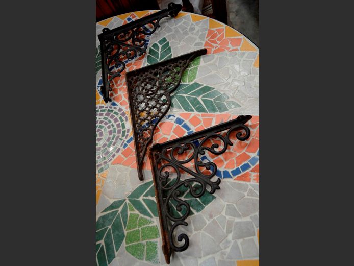 LOT OF 3: CAST IRON BROEKIE LACE CORNER PIECES, 22.5 x 22.5cm [1 with losses]