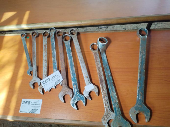 10 X VARIOUS SPANNERS