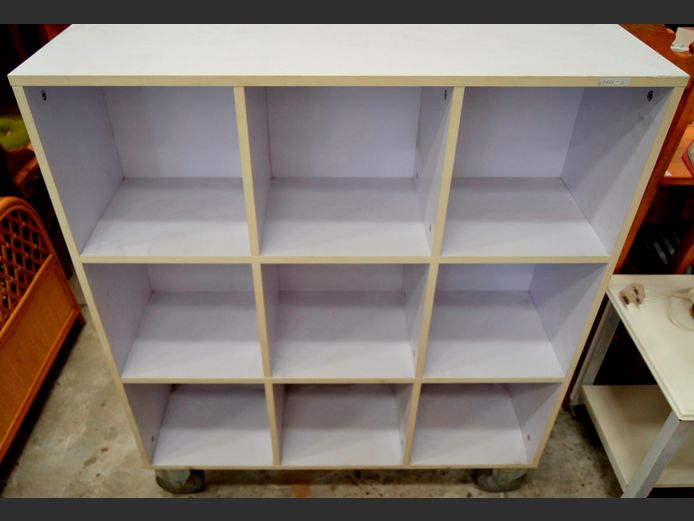 WHITE 9-CUBE SHELF ON CASTORS, 96 x 30 x 111cm