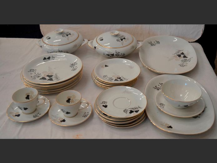 KPM KRISTER, GERMANY, 29-PIECE PART DINNER SERVICE