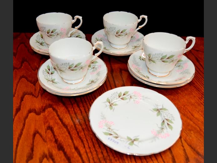 PARAGON 13-PIECE PART TEA SET