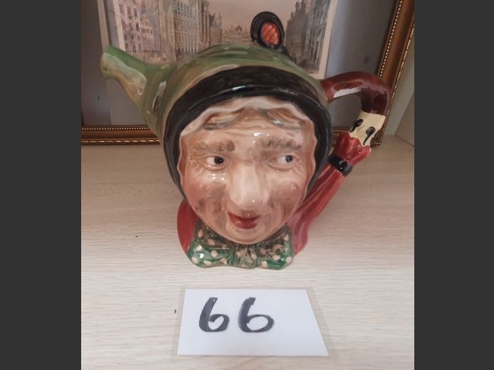 BESWICK WARE CARACTER TEAPOPT WITH LID, 15cm High