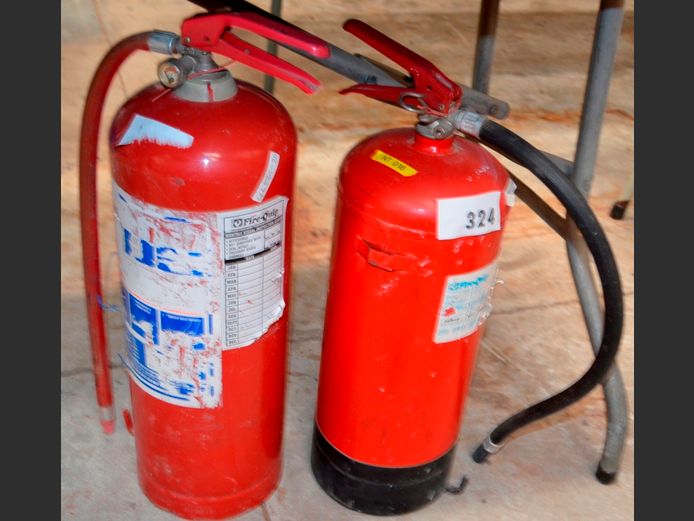LOT OF 2: FIRE EXTINGUISHERS [Condition unknown] ### PLUS VAT ###