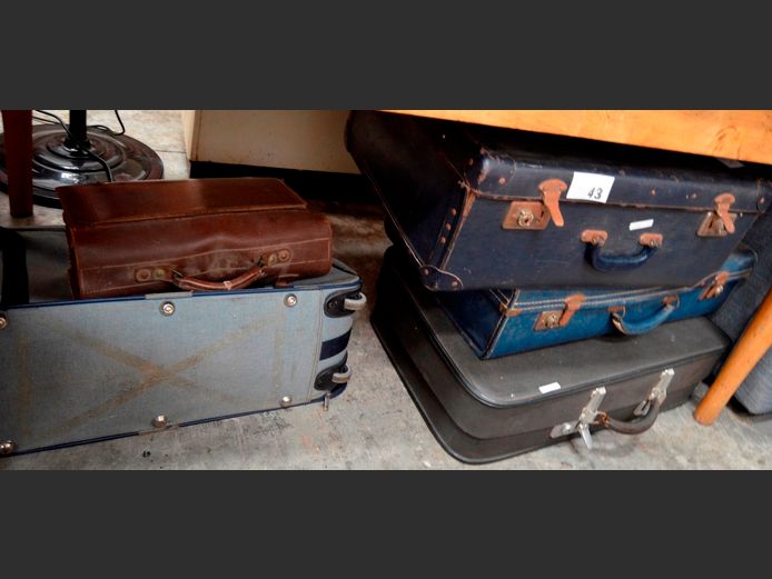 LEATHER BRIEFCASE & 2 x VINTAGE SUITCASES
