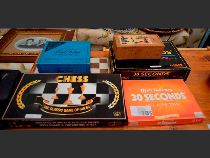 LOT BOARD GAMES: 30 SECONDS, CHESS, etc