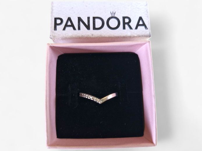 Pandora 925 Sterling Silver Sparkling Wishbone Ring
