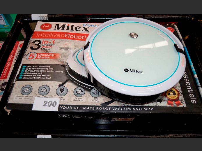 MILEX 3-IN-1 ROBOT VACUUM CLEANER [Switches on]