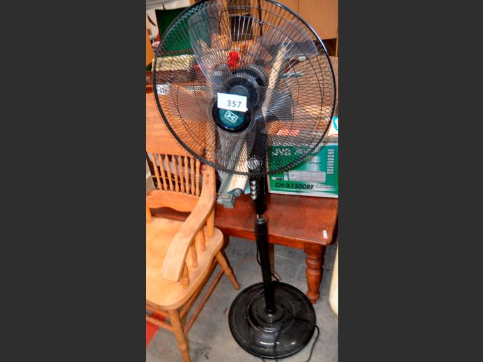 DIXON PEDESTAL FAN [Switches on]