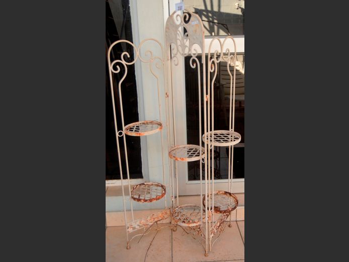 VINTAGE METAL FOLDING PLANT STAND, 90 x 136cm [Rusted]