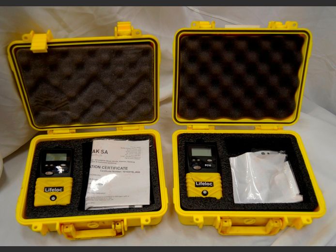LOT: 2 x LIFELOC BREATHALYSERS WITH CASES [Working] ### PLUS VAT ###