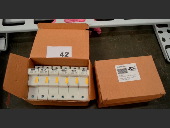 LOT: 12 x 63A FUSE HOLDERS