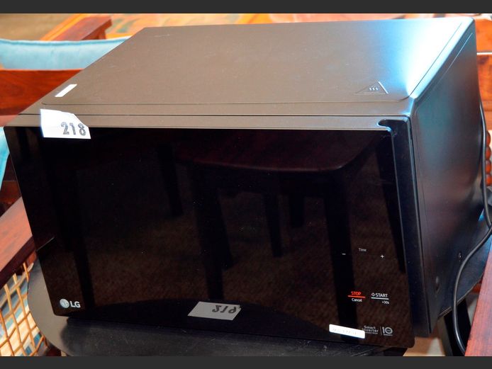 LG ELECTRONIC MICROWAVE [Switches on, Untested further, dented] [#: 423496074]
