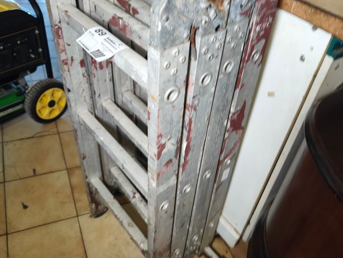 STEP LADDER