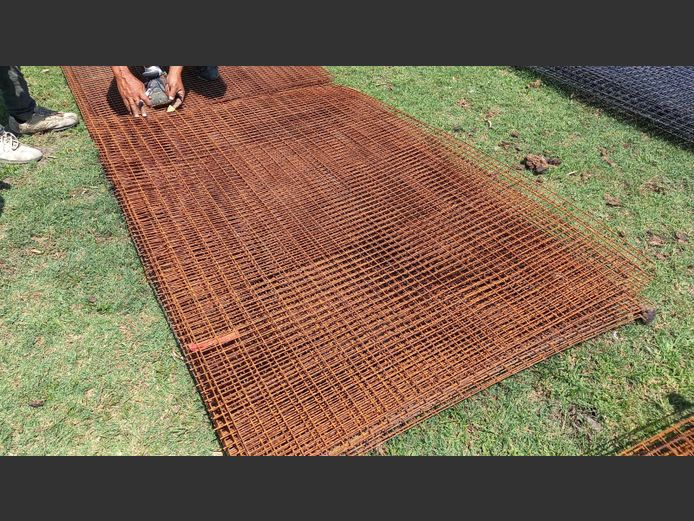 1.8mx1.2m mesh 25mmx50mm 3mm hole thick